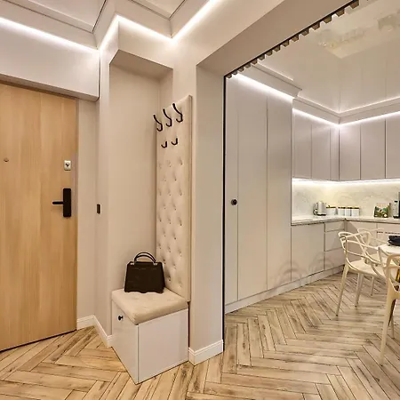 Golden Hour Apartments- Matejki 17