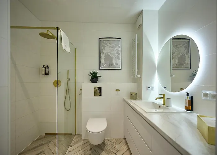 Golden Hour Apartments- Matejki 17 *